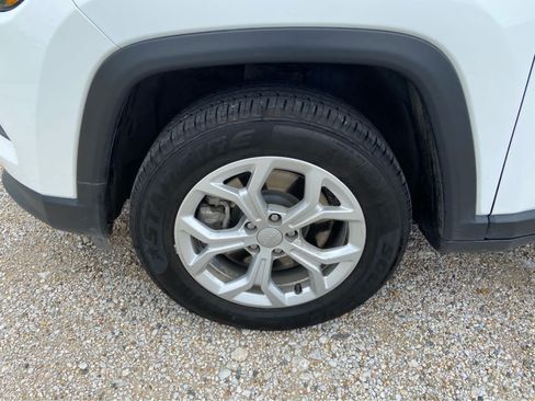 Used 2024 Jeep Compass Latitude AWD/4WD image 12