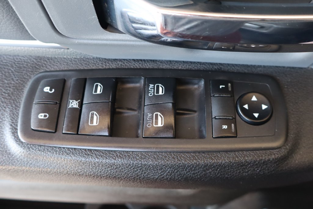 Used 2021 RAM 1500 Classic SLT AWD/4WD image 13
