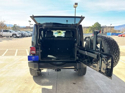 Used 2018 Jeep Wrangler Unlimited Sahara image 42