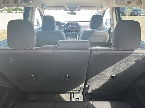 Used 2025 Nissan Pathfinder SV FWD image 35