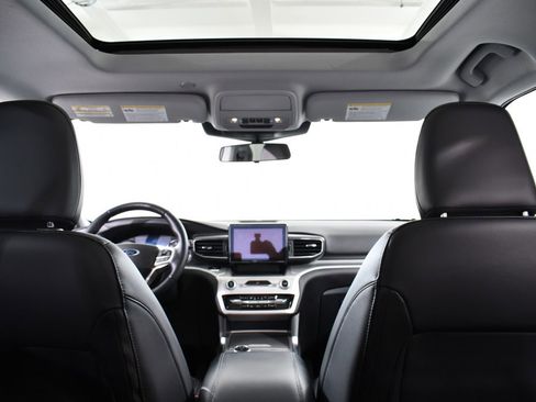 Used 2022 Ford Explorer XLT w/ Equipment Group 202A image 17