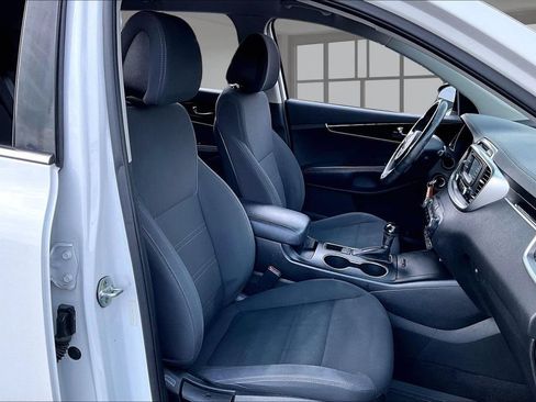 Used 2016 Kia Sorento AWD w/ LX Convenience Package image 7