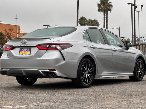Used 2023 Toyota Camry SE FWD image 4