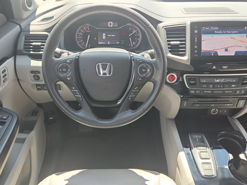 Used 2016 Honda Pilot Touring image 16