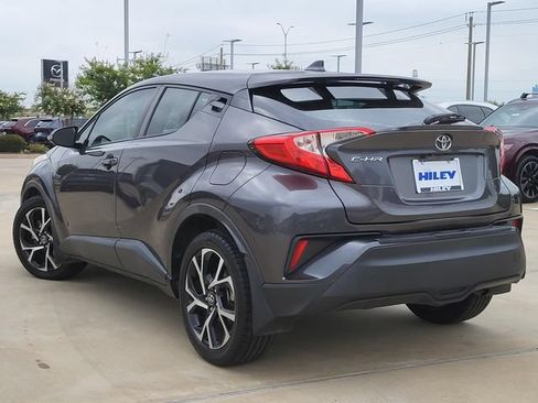Used 2018 Toyota C-HR XLE FWD image 3