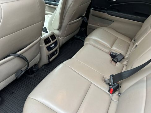 Used 2017 Honda Pilot Touring image 12