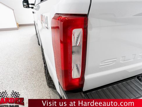 Used 2024 Ford F250 XLT w/ FX4 Off-Road Package AWD/4WD image 9