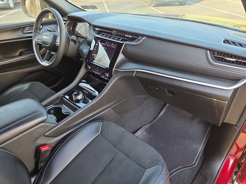 Used 2023 Jeep Grand Cherokee Altitude image 17