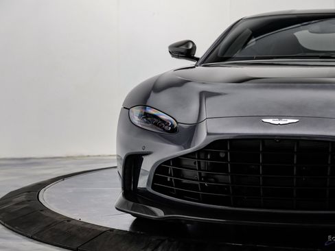 Used 2023 Aston Martin V12 Vantage RWD image 36