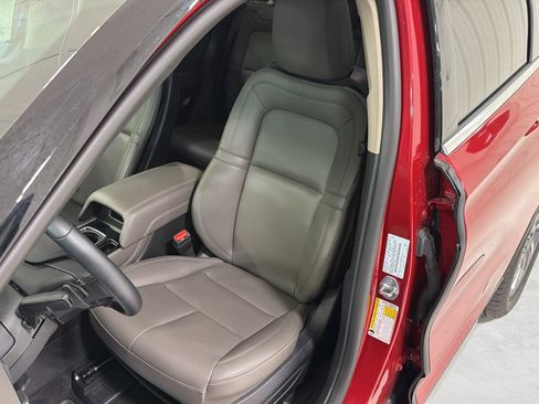 Used 2025 Lincoln Corsair FWD image 10