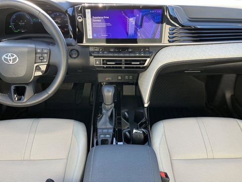 Used 2025 Toyota Camry XLE image 16