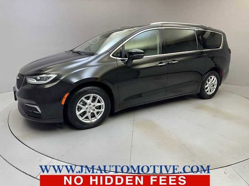 Used 2021 Chrysler Pacifica Touring-L image 1