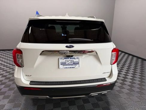 Used 2022 Ford Explorer XLT w/ Equipment Group 202A AWD/4WD image 11