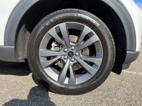 Used 2023 Ford Explorer XLT w/ Equipment Group 202A AWD/4WD image 13