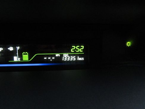 Used 2012 Toyota Prius V image 32