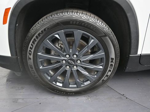 Used 2022 Chevrolet Traverse RS FWD image 9