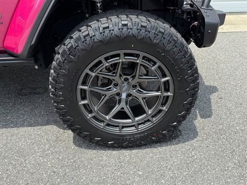 Used 2024 Jeep Wrangler Unlimited Rubicon 392 image 32