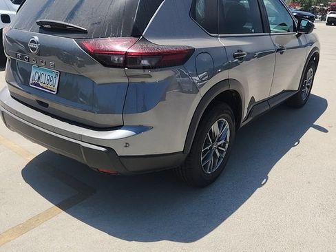 Used 2024 Nissan Rogue S FWD image 6