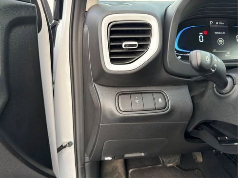 Certified 2025 Hyundai Venue Limited image 19