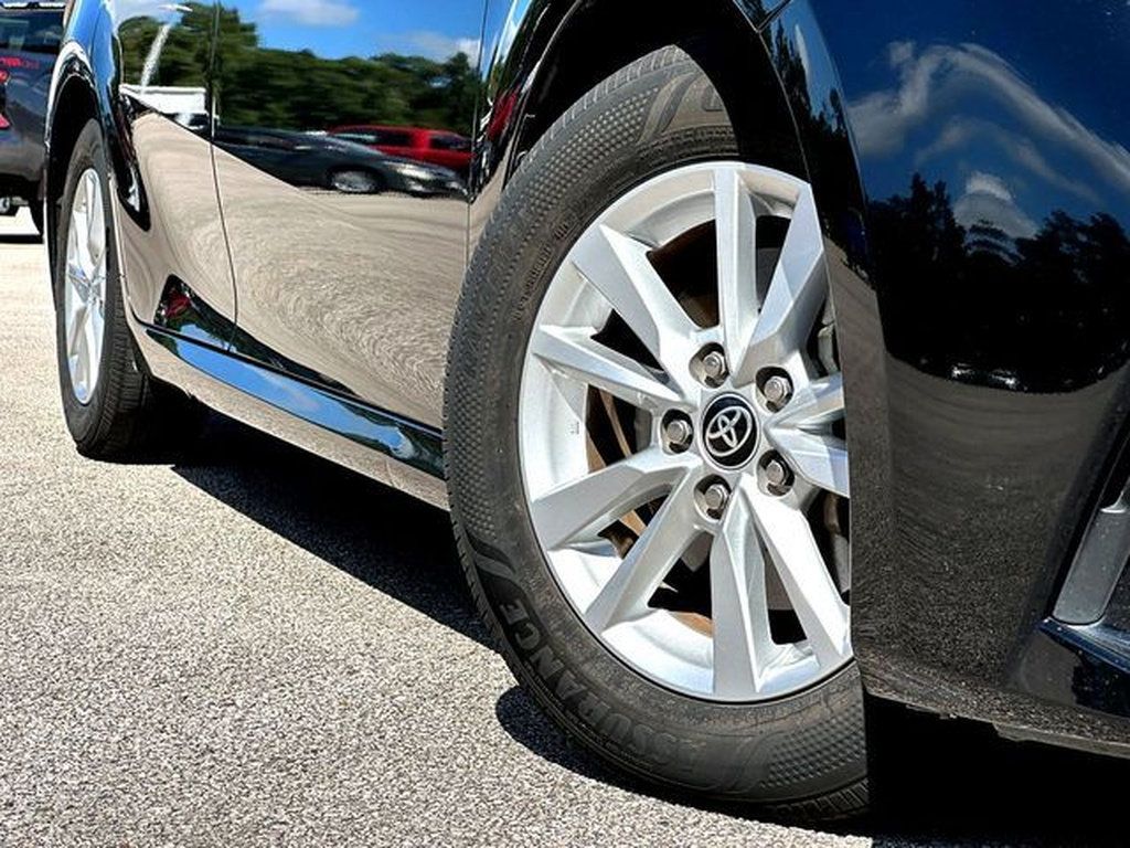 Used 2025 Toyota Camry LE FWD image 2