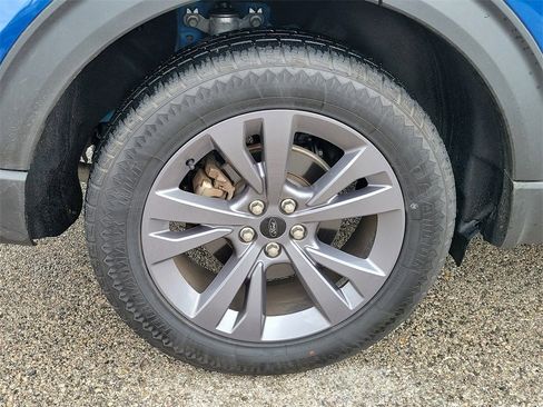 Used 2022 Ford Explorer XLT w/ Equipment Group 202A image 5