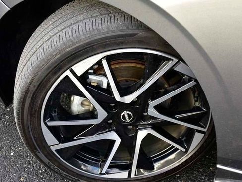 Used 2025 Nissan Sentra SR w/ SR Premium Package image 30