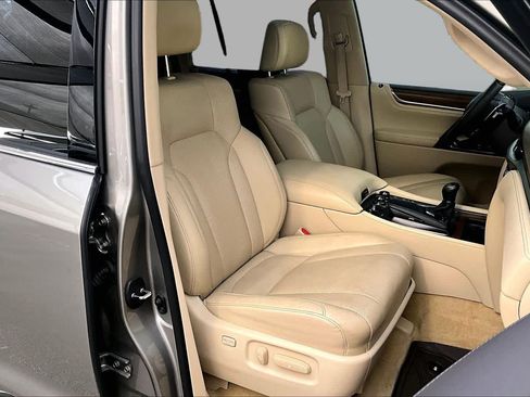Used 2020 Lexus LX 570 4WD w/ Luxury Package image 9
