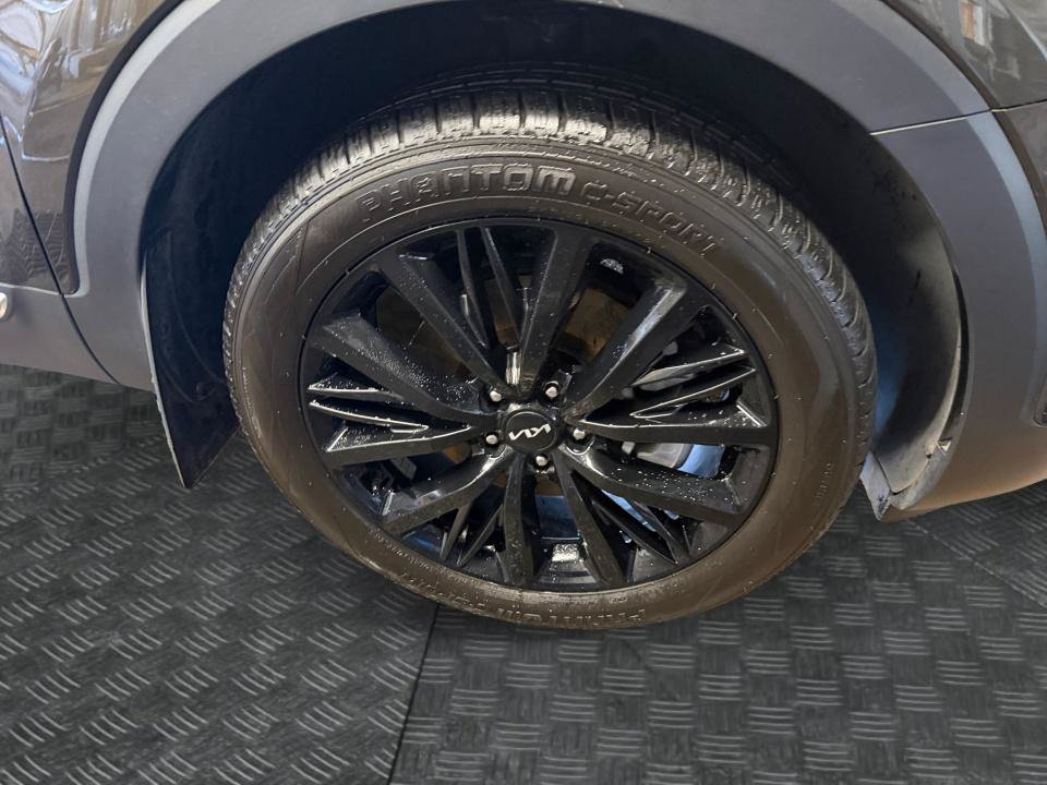 Used 2022 Kia Telluride SX w/ Towing Package FWD image 29