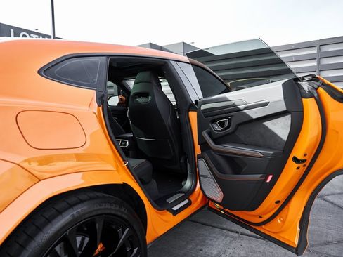 Used 2022 Lamborghini Urus image 25