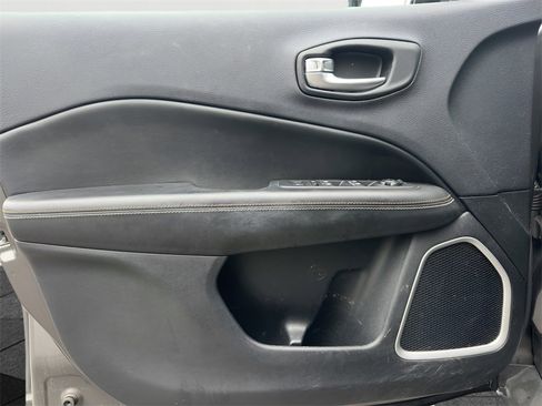 Used 2020 Jeep Compass Latitude image 21