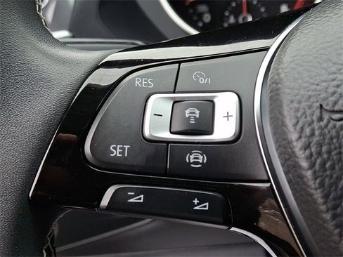 Used 2021 Volkswagen Tiguan SE w/ Panoramic Sunroof Package image 21