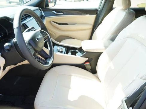 Used 2023 Jeep Grand Cherokee Limited AWD/4WD image 18