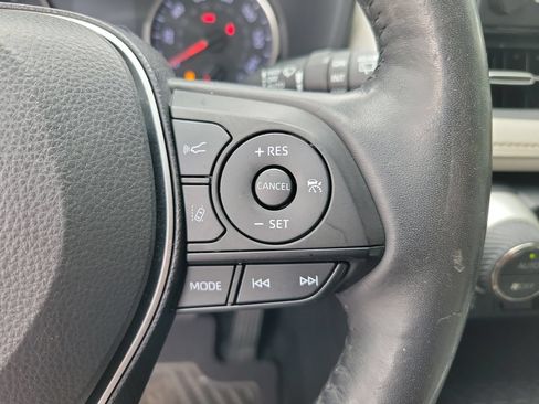 Used 2019 Toyota RAV4 XLE Premium w/ Cold Weather Package FWD image 21