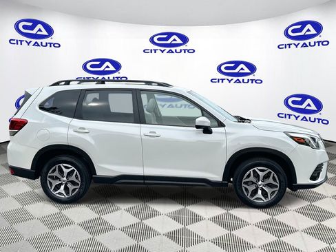 Used 2023 Subaru Forester Premium image 2