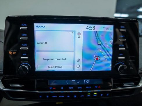 Used 2022 Toyota Sienna Limited image 28