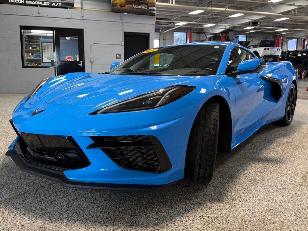 Used 2021 Chevrolet Corvette Stingray Coupe w/ Z51 Performance Package RWD image 3