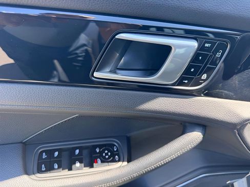 Used 2021 Porsche Panamera RWD image 18