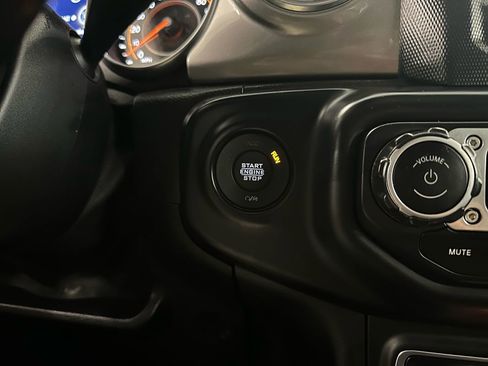 Used 2020 Jeep Gladiator Overland w/ LED Lighting Group image 27