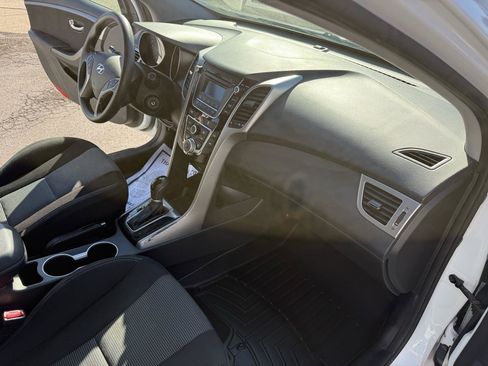 Used 2017 Hyundai Elantra GT FWD image 20