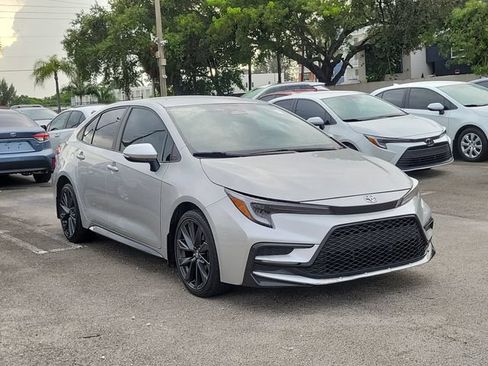 Used 2025 Toyota Corolla SE FWD image 1