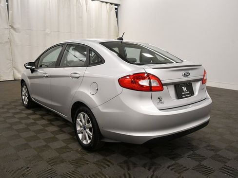 Used 2013 Ford Fiesta SE image 5