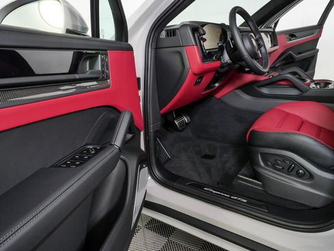 New 2026 Porsche Cayenne GTS AWD/4WD image 8