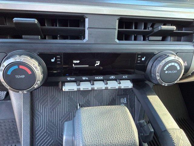 Used 2025 Toyota Tacoma SR5 AWD/4WD image 22