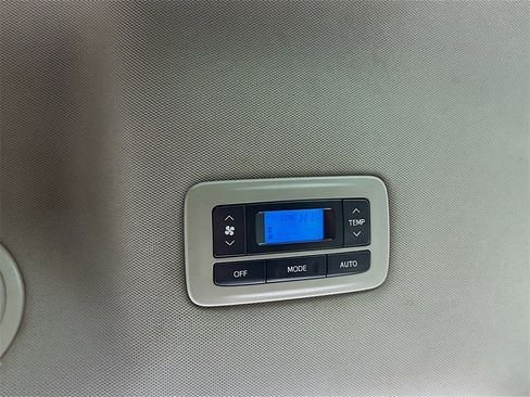 Used 2015 Toyota Sienna XLE Premium image 26