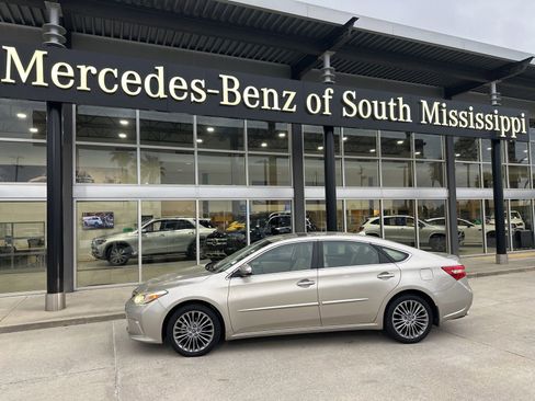 Used 2018 Toyota Avalon Limited image 1