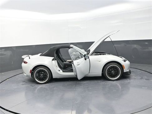 Used 2016 MAZDA MX-5 Miata Grand Touring image 38