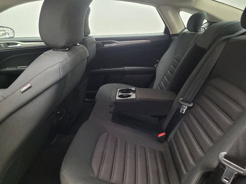 Used 2018 Ford Fusion SE w/ Fusion SE Technology Package image 18