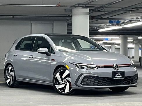 Used 2022 Volkswagen GTI SE image 2
