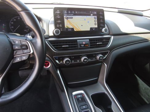Used 2021 Honda Accord Touring image 17