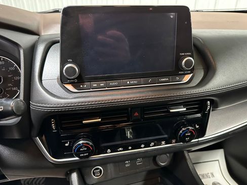 Used 2023 Nissan Rogue SV w/ SV Premium Package image 11